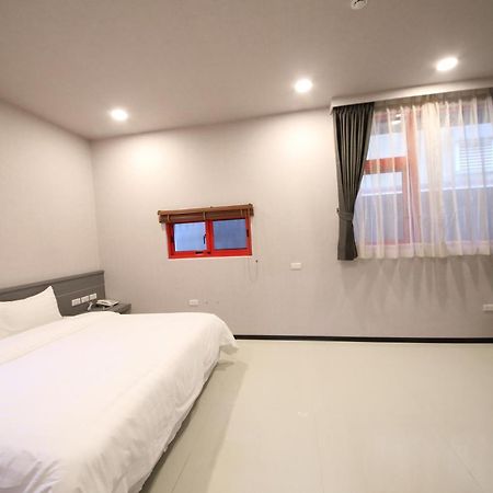花蓮亮君經典民宿1館加2館民宿-東大門夜市-電梯包棟bright King Homestay Città di Hualien Camera foto
