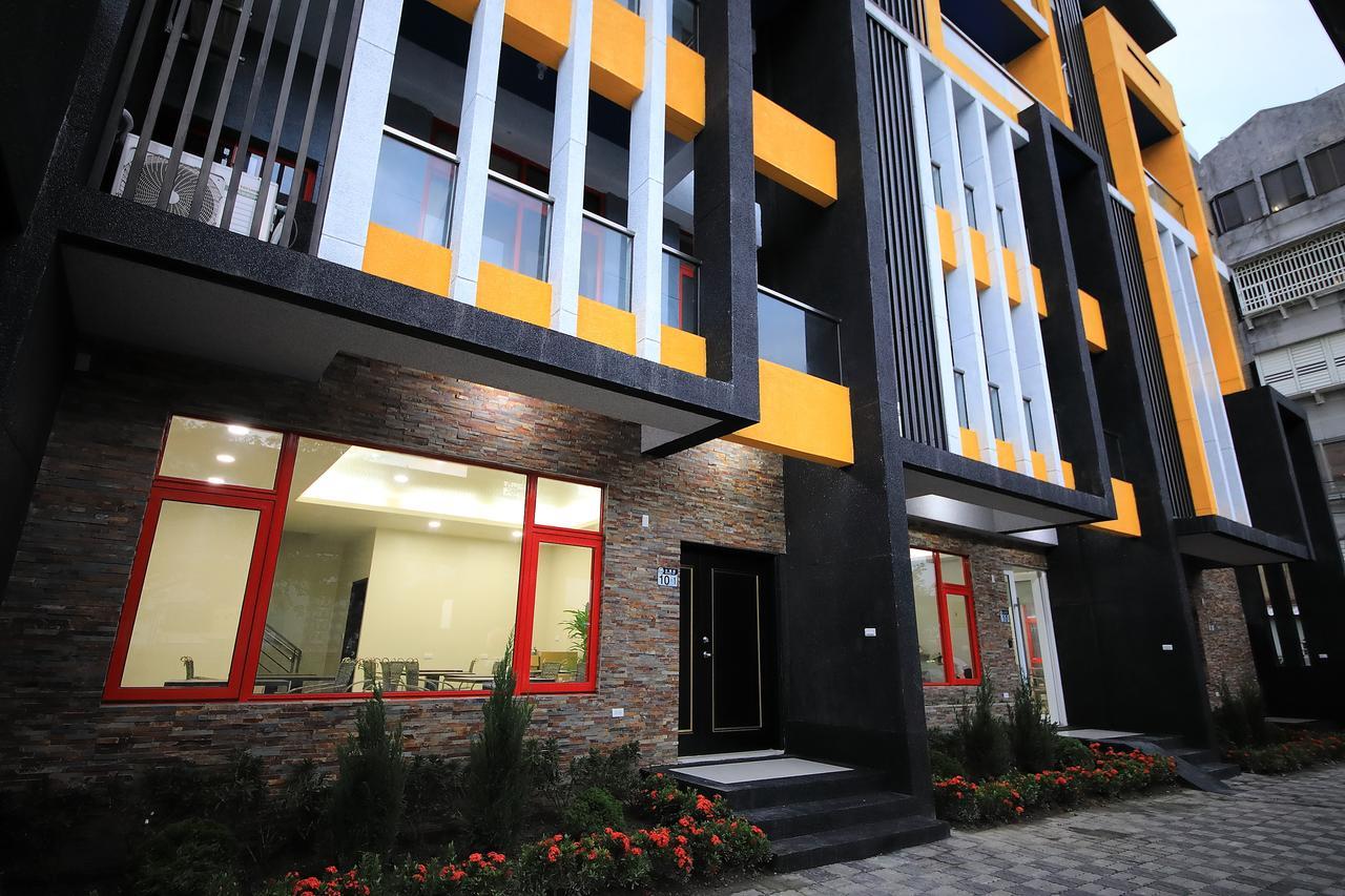 花蓮亮君經典民宿1館加2館民宿-東大門夜市-電梯包棟bright King Homestay Città di Hualien Esterno foto