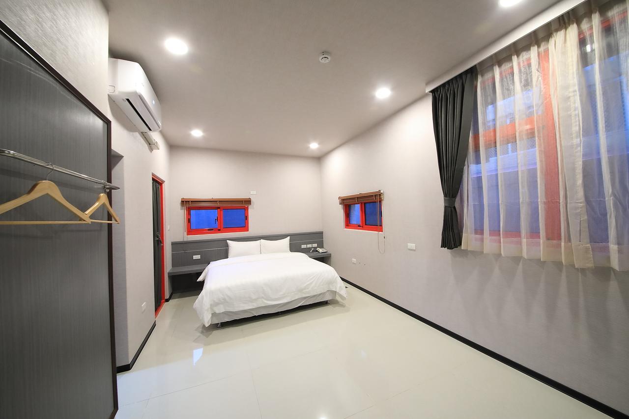 花蓮亮君經典民宿1館加2館民宿-東大門夜市-電梯包棟bright King Homestay Città di Hualien Esterno foto