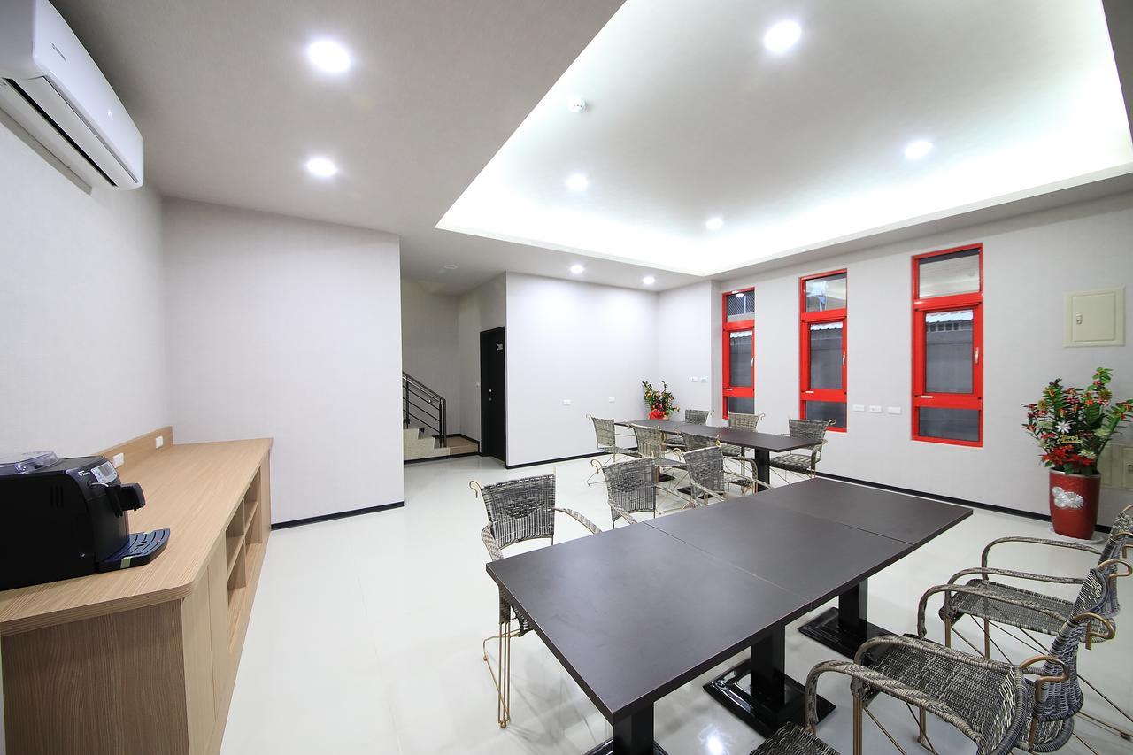 花蓮亮君經典民宿1館加2館民宿-東大門夜市-電梯包棟bright King Homestay Città di Hualien Esterno foto