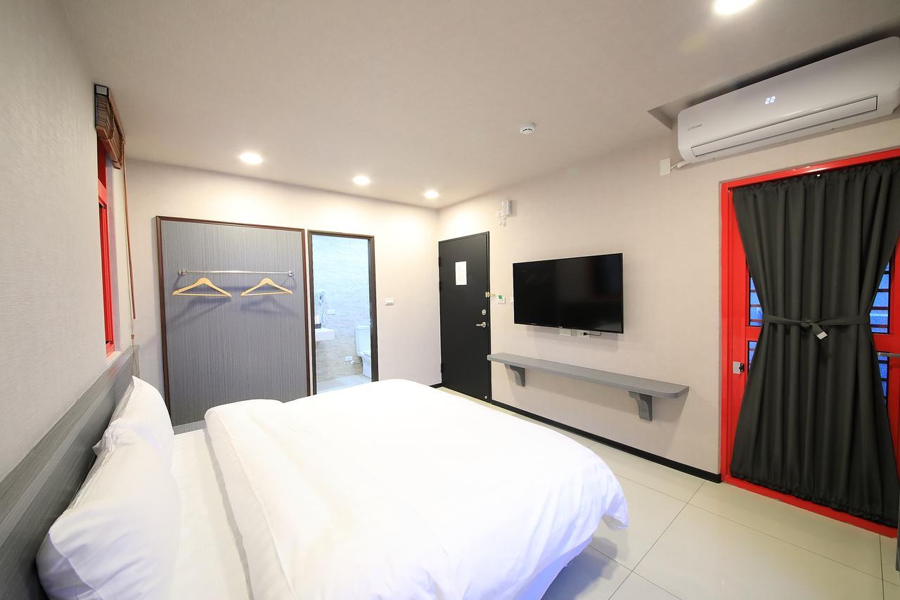 花蓮亮君經典民宿1館加2館民宿-東大門夜市-電梯包棟bright King Homestay Città di Hualien Esterno foto