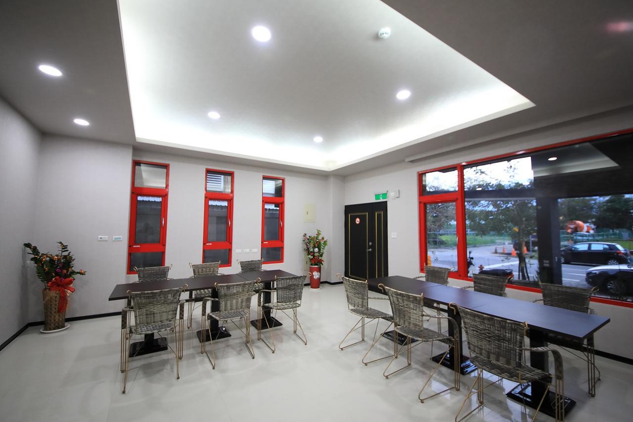 花蓮亮君經典民宿1館加2館民宿-東大門夜市-電梯包棟bright King Homestay Città di Hualien Esterno foto