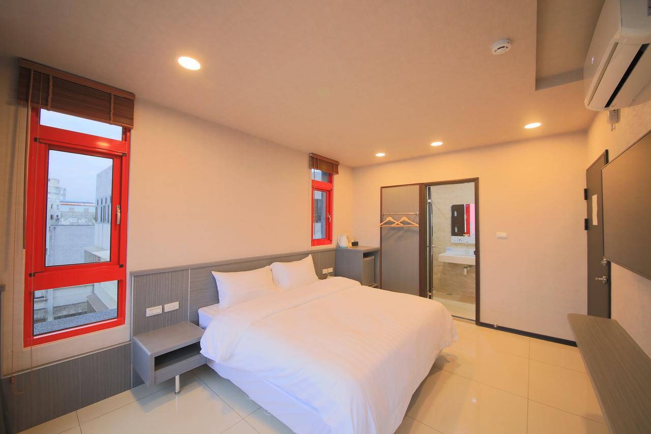 花蓮亮君經典民宿1館加2館民宿-東大門夜市-電梯包棟bright King Homestay Città di Hualien Esterno foto