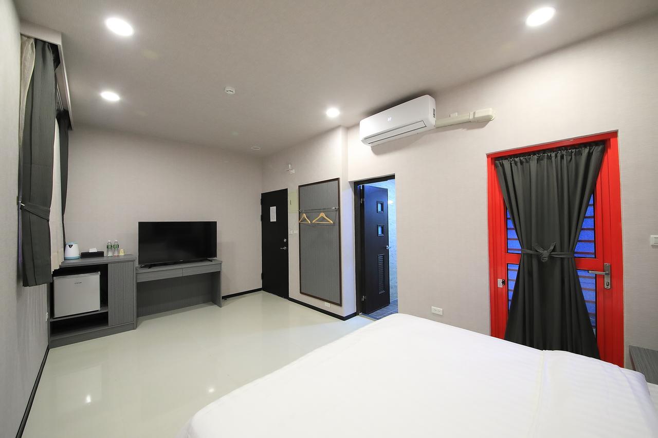 花蓮亮君經典民宿1館加2館民宿-東大門夜市-電梯包棟bright King Homestay Città di Hualien Esterno foto