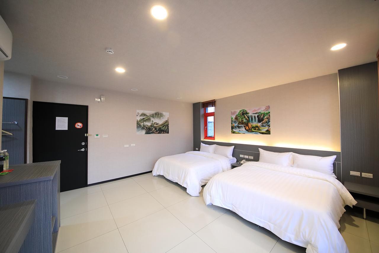 花蓮亮君經典民宿1館加2館民宿-東大門夜市-電梯包棟bright King Homestay Città di Hualien Esterno foto