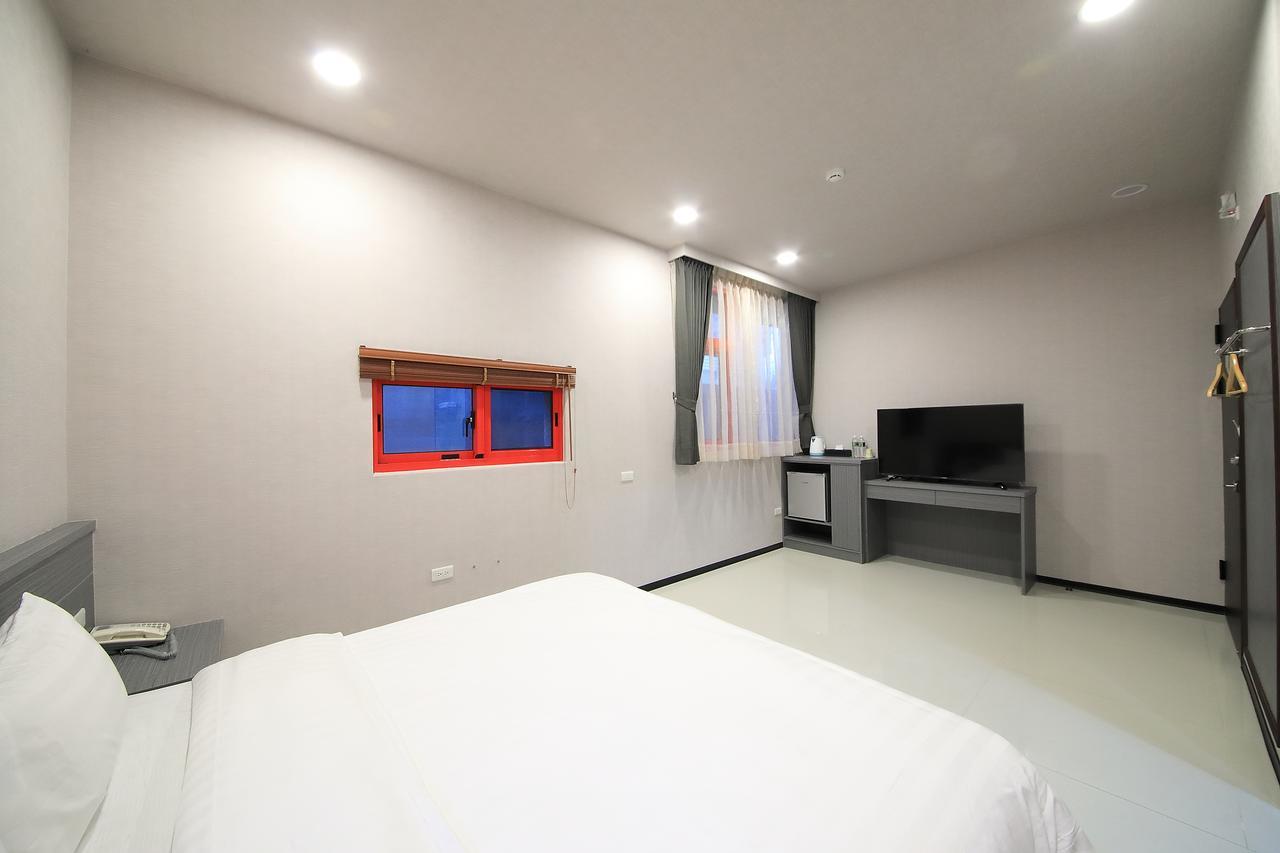 花蓮亮君經典民宿1館加2館民宿-東大門夜市-電梯包棟bright King Homestay Città di Hualien Esterno foto