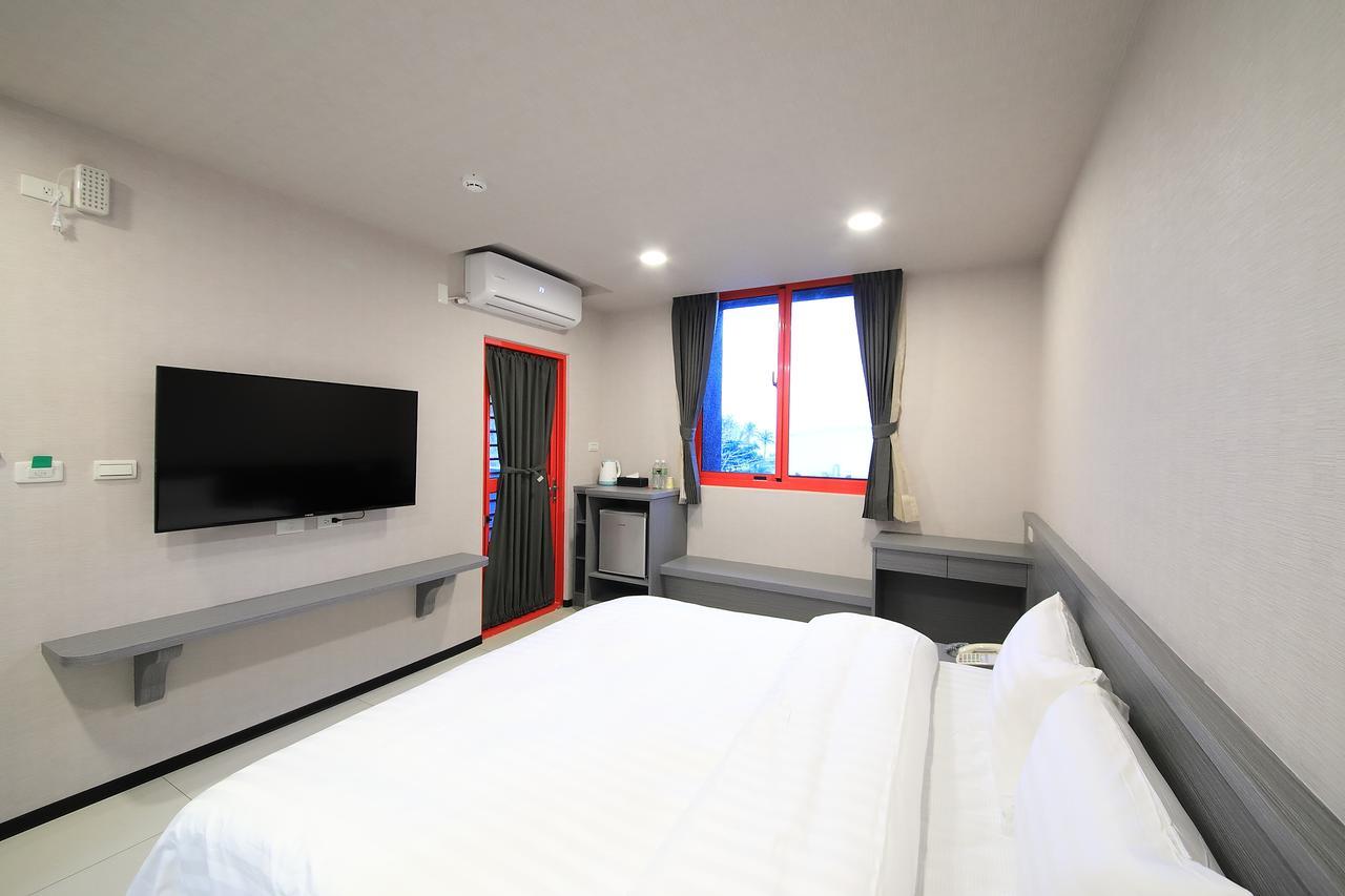 花蓮亮君經典民宿1館加2館民宿-東大門夜市-電梯包棟bright King Homestay Città di Hualien Esterno foto
