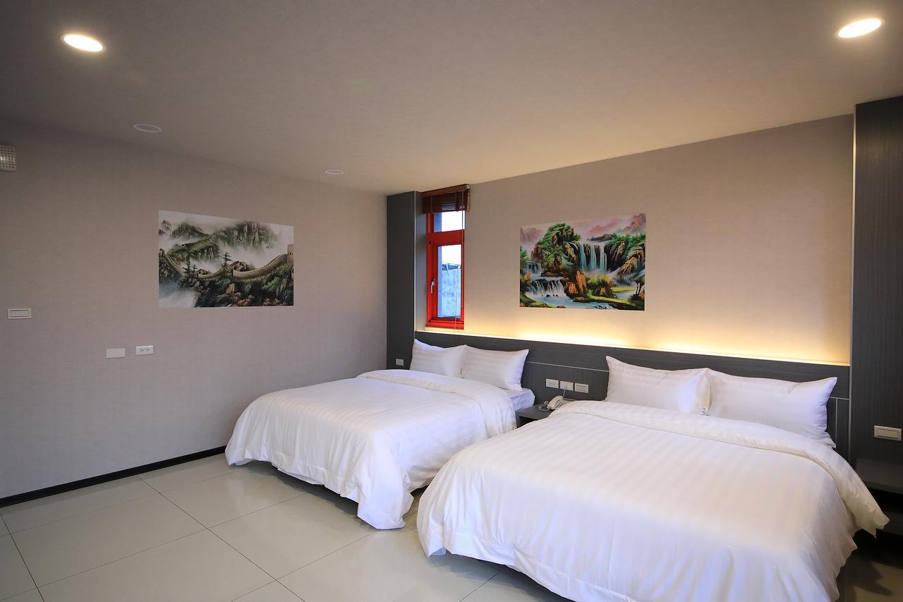 花蓮亮君經典民宿1館加2館民宿-東大門夜市-電梯包棟bright King Homestay Città di Hualien Esterno foto