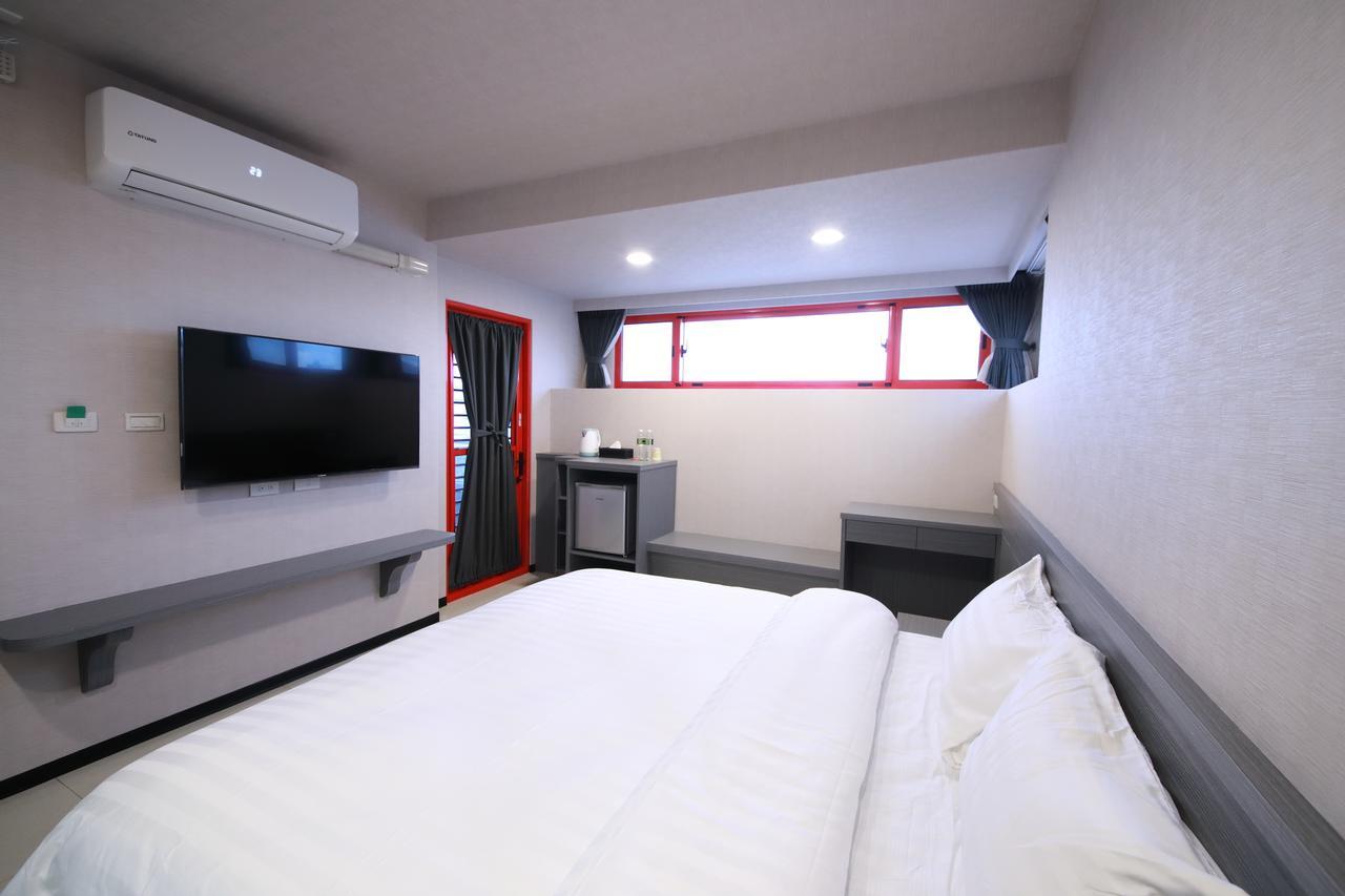 花蓮亮君經典民宿1館加2館民宿-東大門夜市-電梯包棟bright King Homestay Città di Hualien Esterno foto