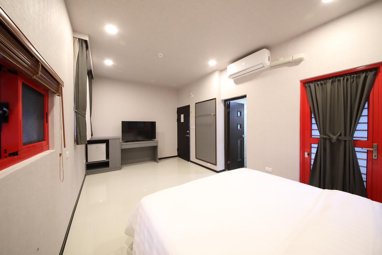 花蓮亮君經典民宿1館加2館民宿-東大門夜市-電梯包棟bright King Homestay Città di Hualien Esterno foto