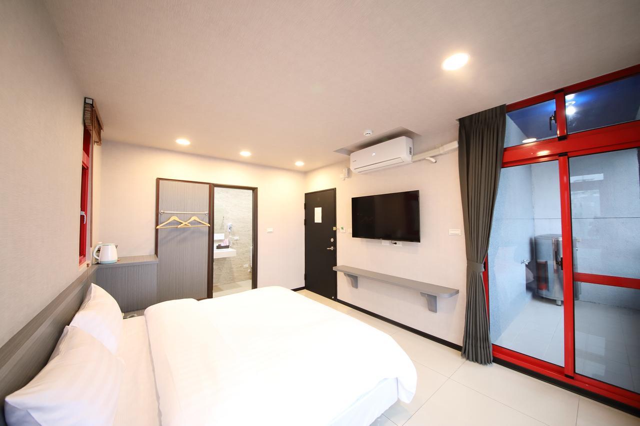 花蓮亮君經典民宿1館加2館民宿-東大門夜市-電梯包棟bright King Homestay Città di Hualien Esterno foto